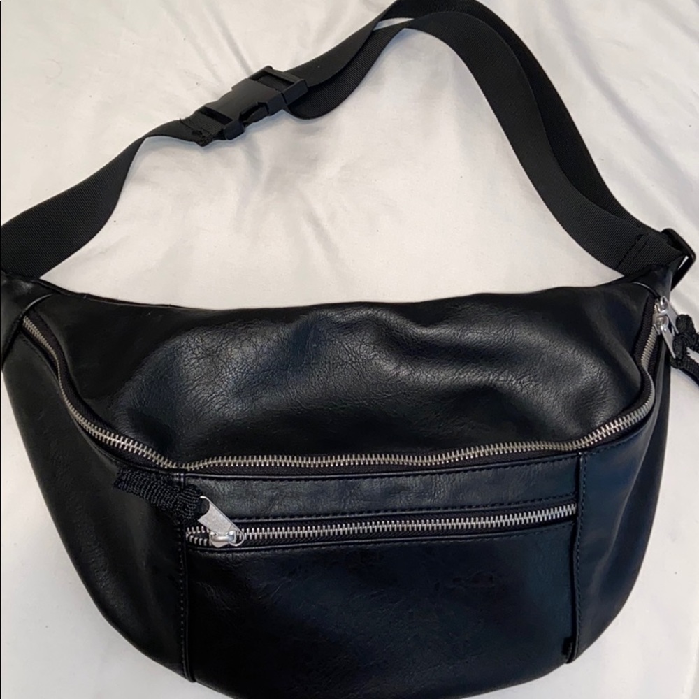 URBAN OUTFITTERS fanny bag or cross body bag